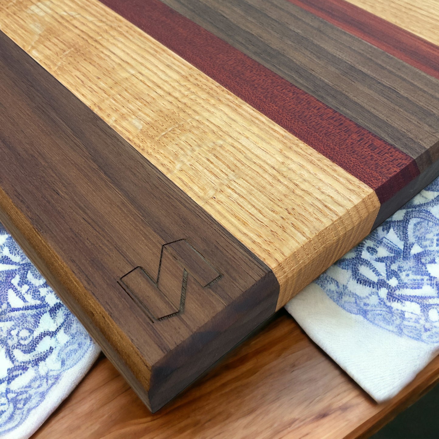 TRIPLE BLEND CUTTING BOARD