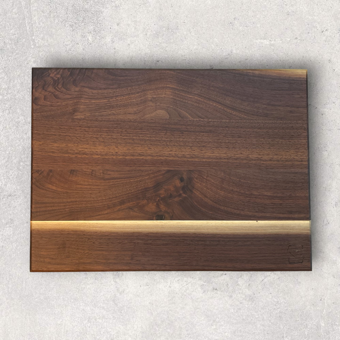 WALNUT STRIPE CUTTING BOARD