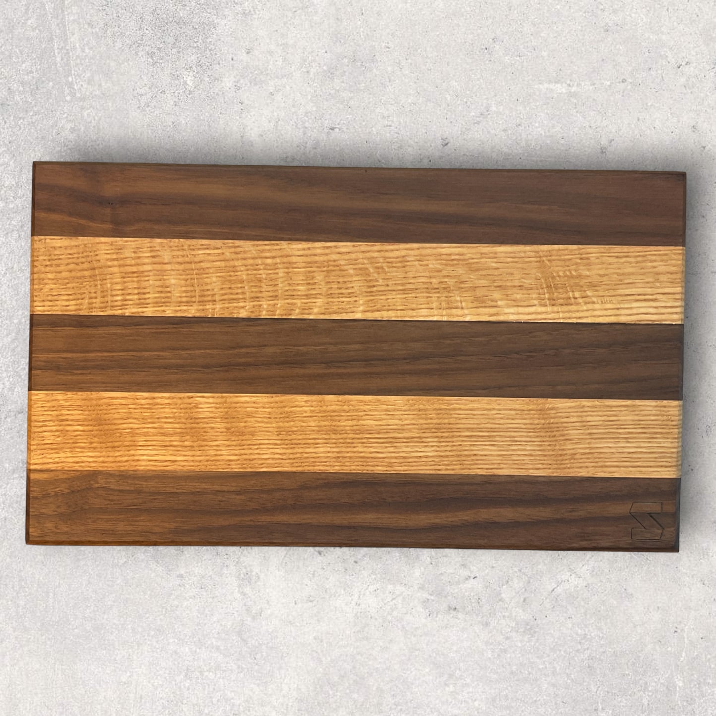 OAK & WALNUT STRIPED CUTTING BOARD