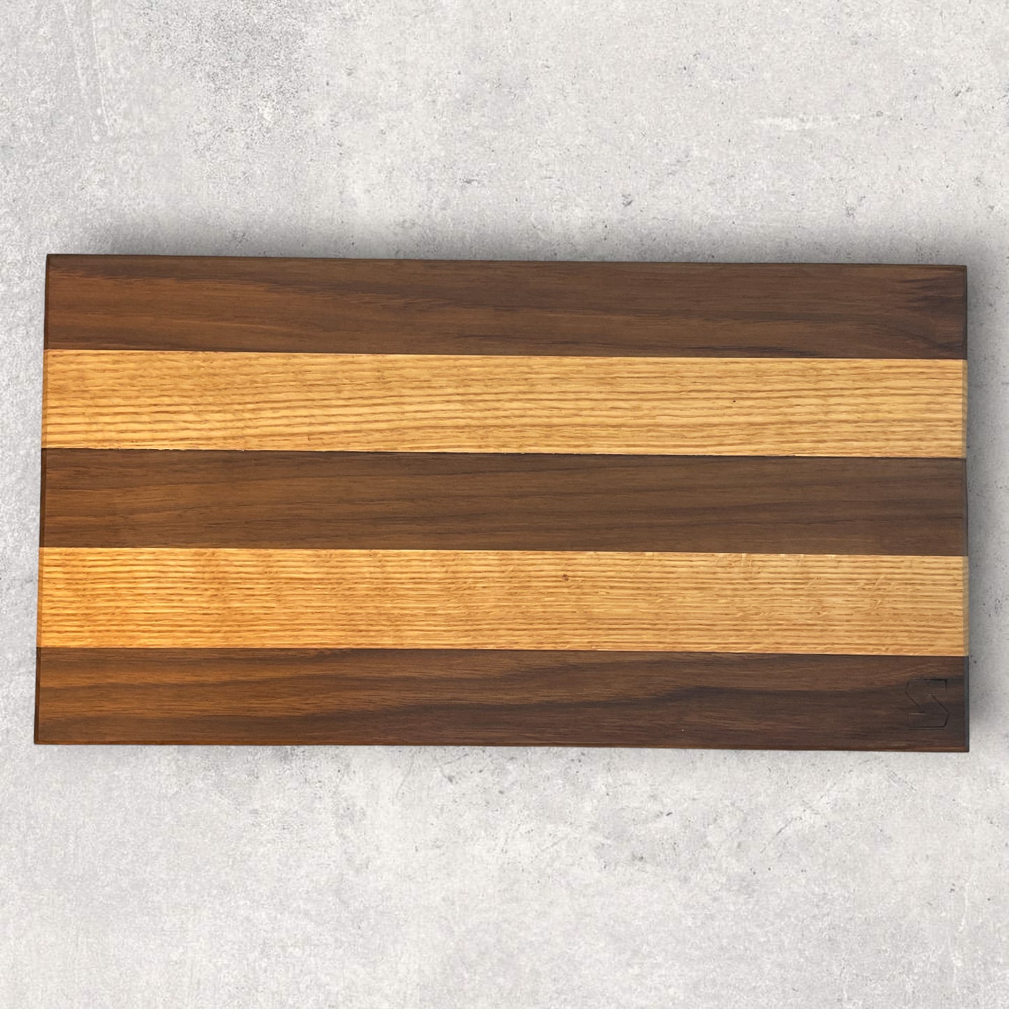 OAK & WALNUT STRIPED CUTTING BOARD