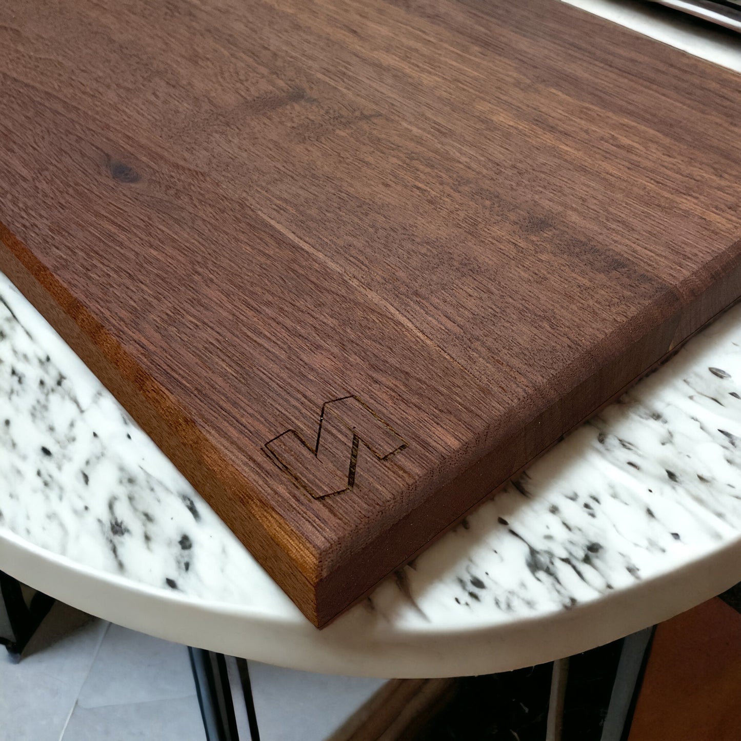 BLACK WALNUT CUTTING BOARD