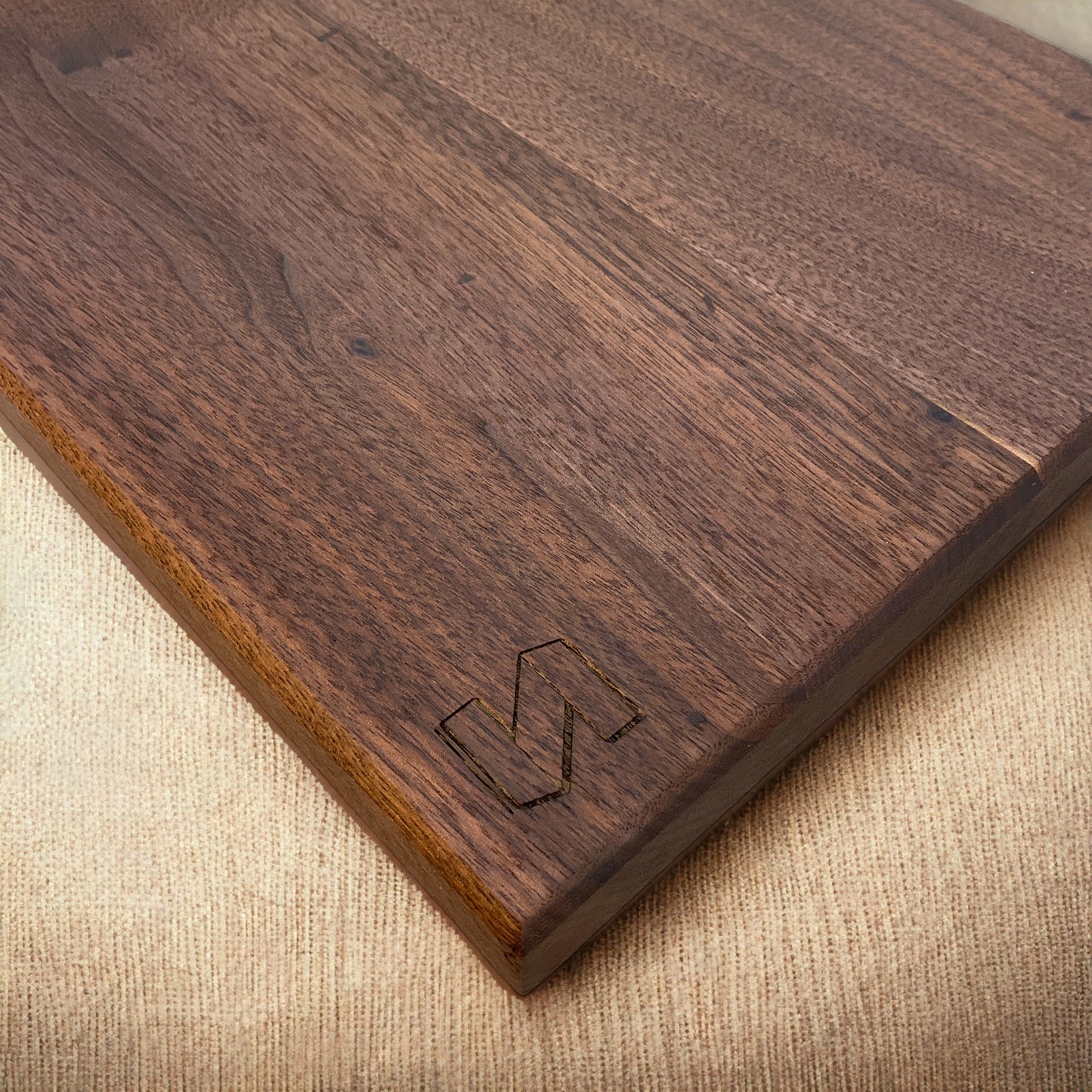 BLACK WALNUT CUTTING BOARD