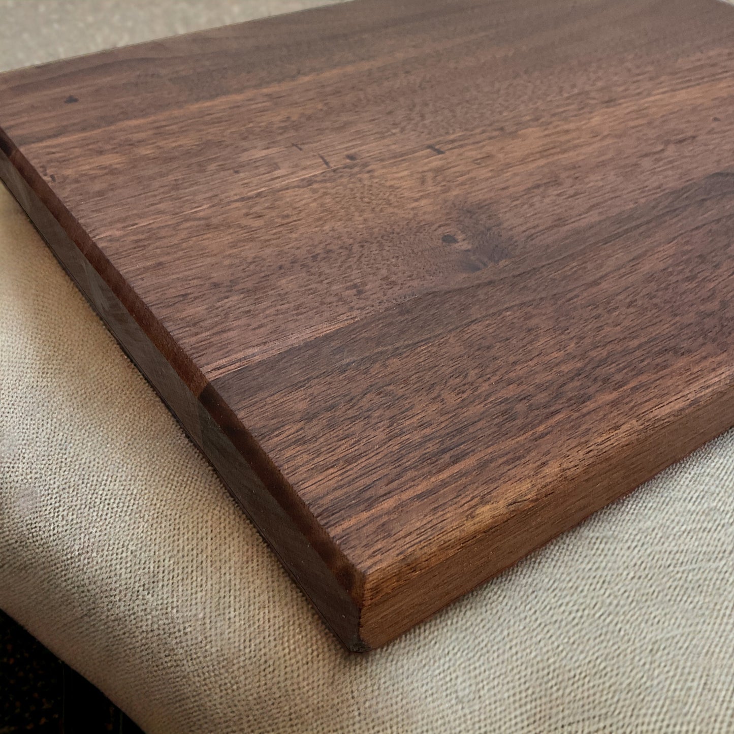 BLACK WALNUT CUTTING BOARD