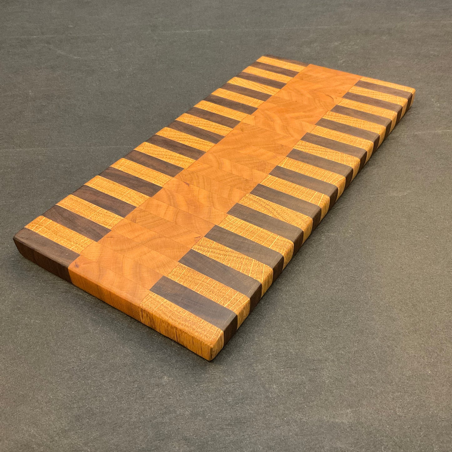 TRIPLE EDGE GRAIN CUTTING BOARD